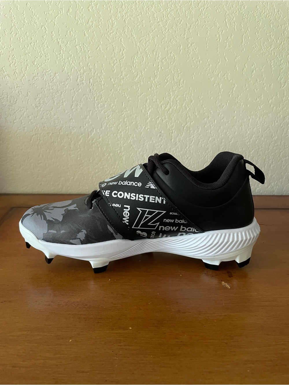 New Balance Lindor V1 Big Kid Floral Black & Grey Sz 6 Baseball Cleats JLINDPR1 - Picture 5 of 12